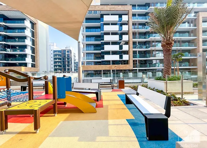 Bright & Airy Studio With Balcony In Azizi Riviera